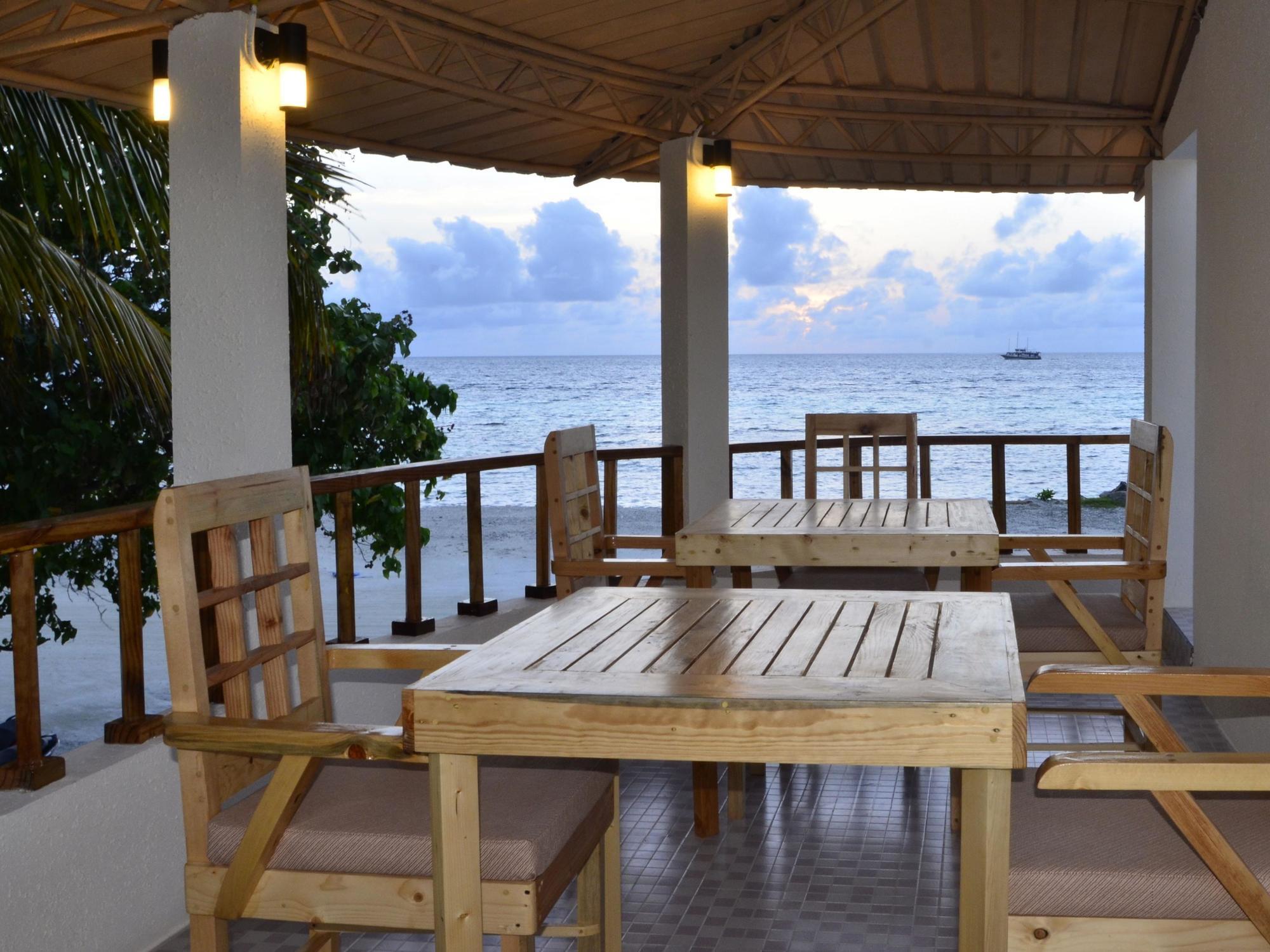 Ocean Vista Guest House At Maafushi Exterior photo